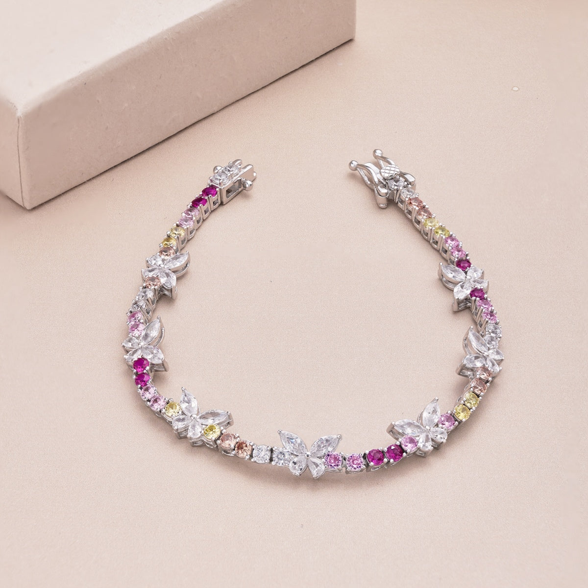 [Clover Jewelry]Ornate Colorful Butterfly Shape Round Cut Daily Bracelet