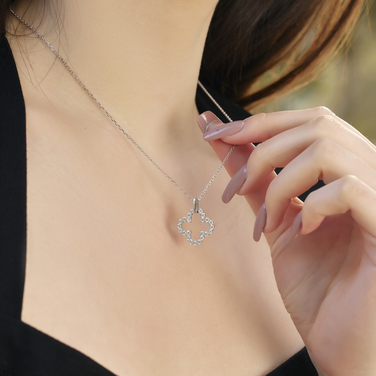 [Clover Jewelry]Four-Leaf Clover Hollow Design Exquisite Necklace