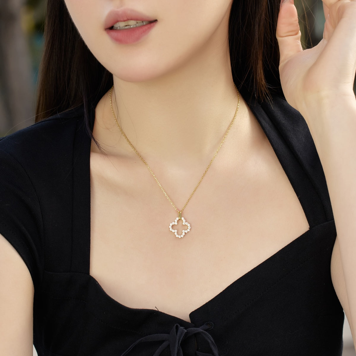 [Clover Jewelry]Four-Leaf Clover Hollow Design Exquisite Necklace