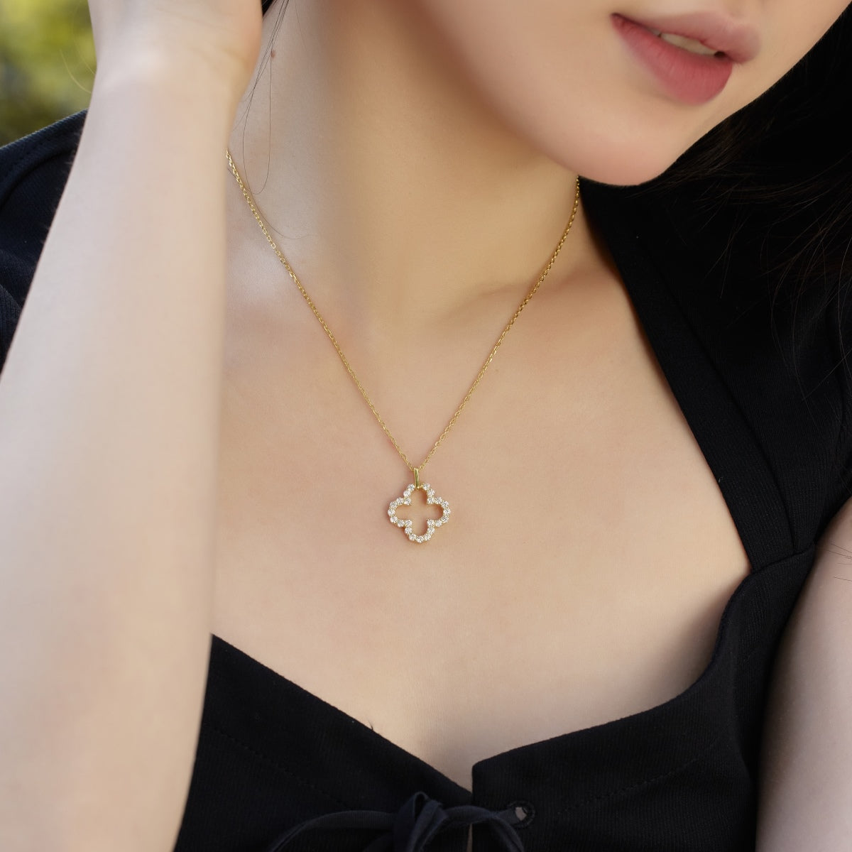 [Clover Jewelry]Four-Leaf Clover Hollow Design Exquisite Necklace