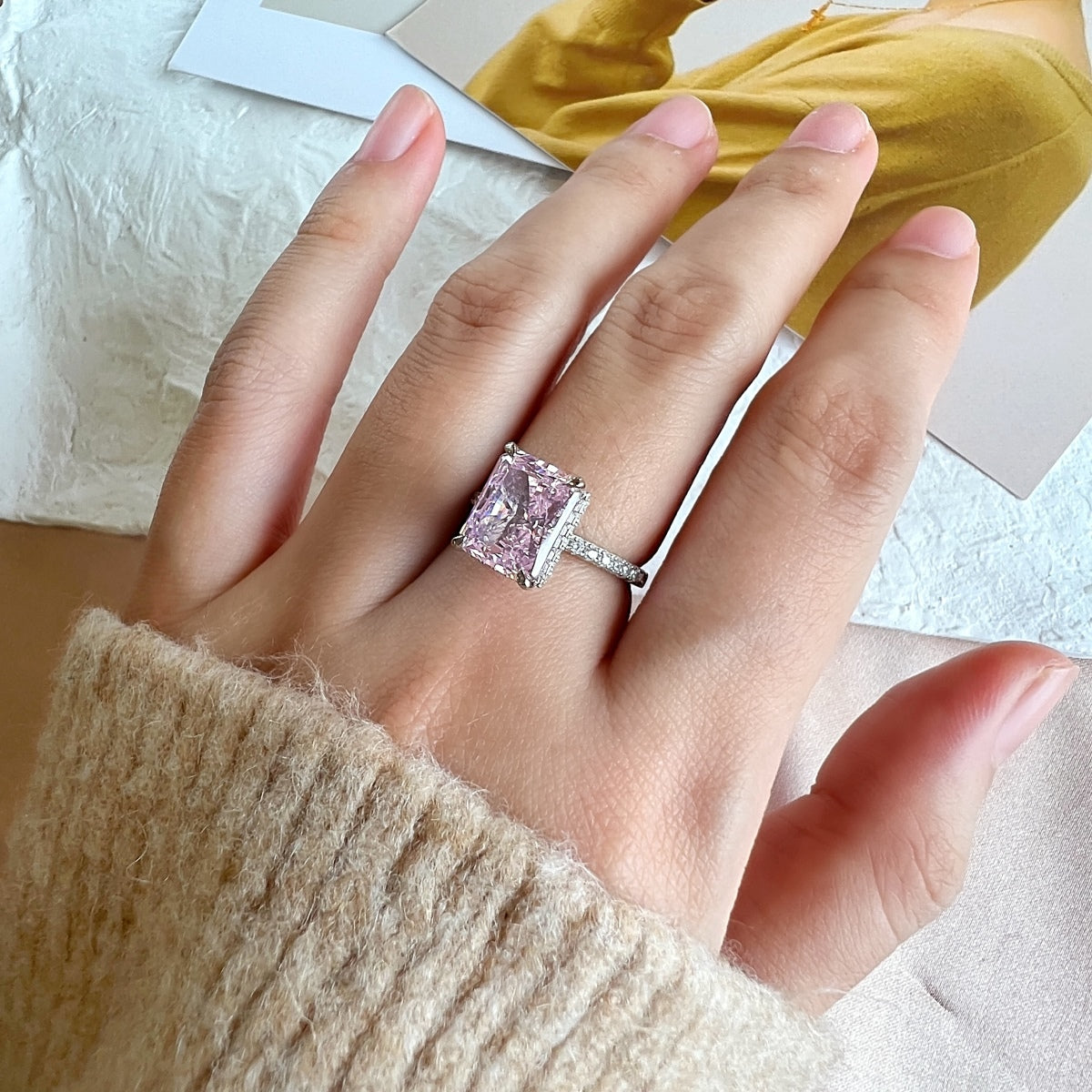 [Clover Jewelry]4.0 Carat Luxurious Engagement Ring