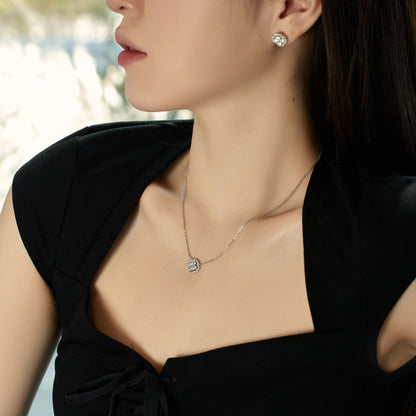 [Clover Jewelry]Exquisite Necklace With Four-Leaf Clover Flower Design