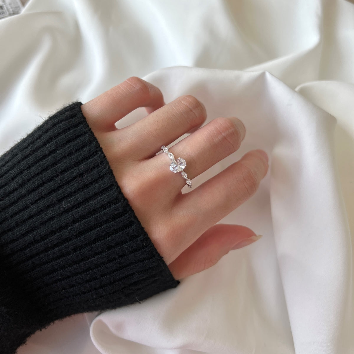 [Clover Jewelry]0.75 Carat Luxurious Vibrant Elongated Cushion Cut Daily Ring