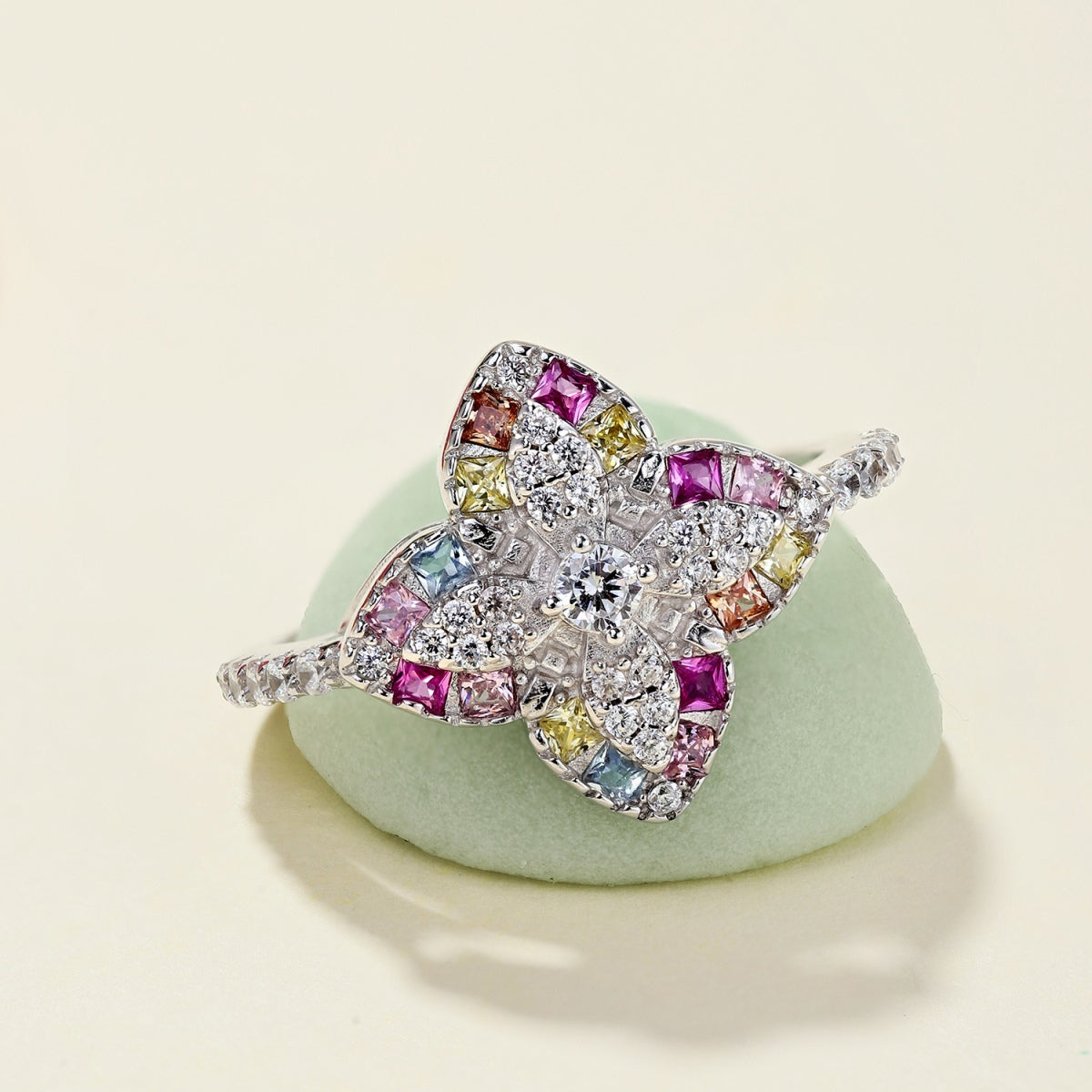 [Clover Jewelry]Luxurious Colorful Flower Shape Banquet Ring