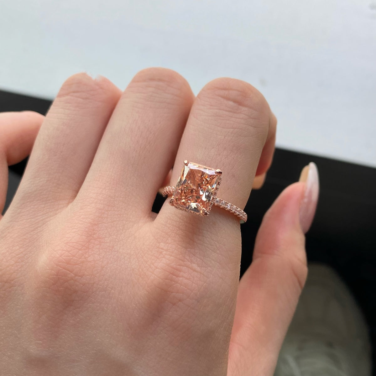 [Clover Jewelry]4.0 Carat Luxurious Engagement Ring