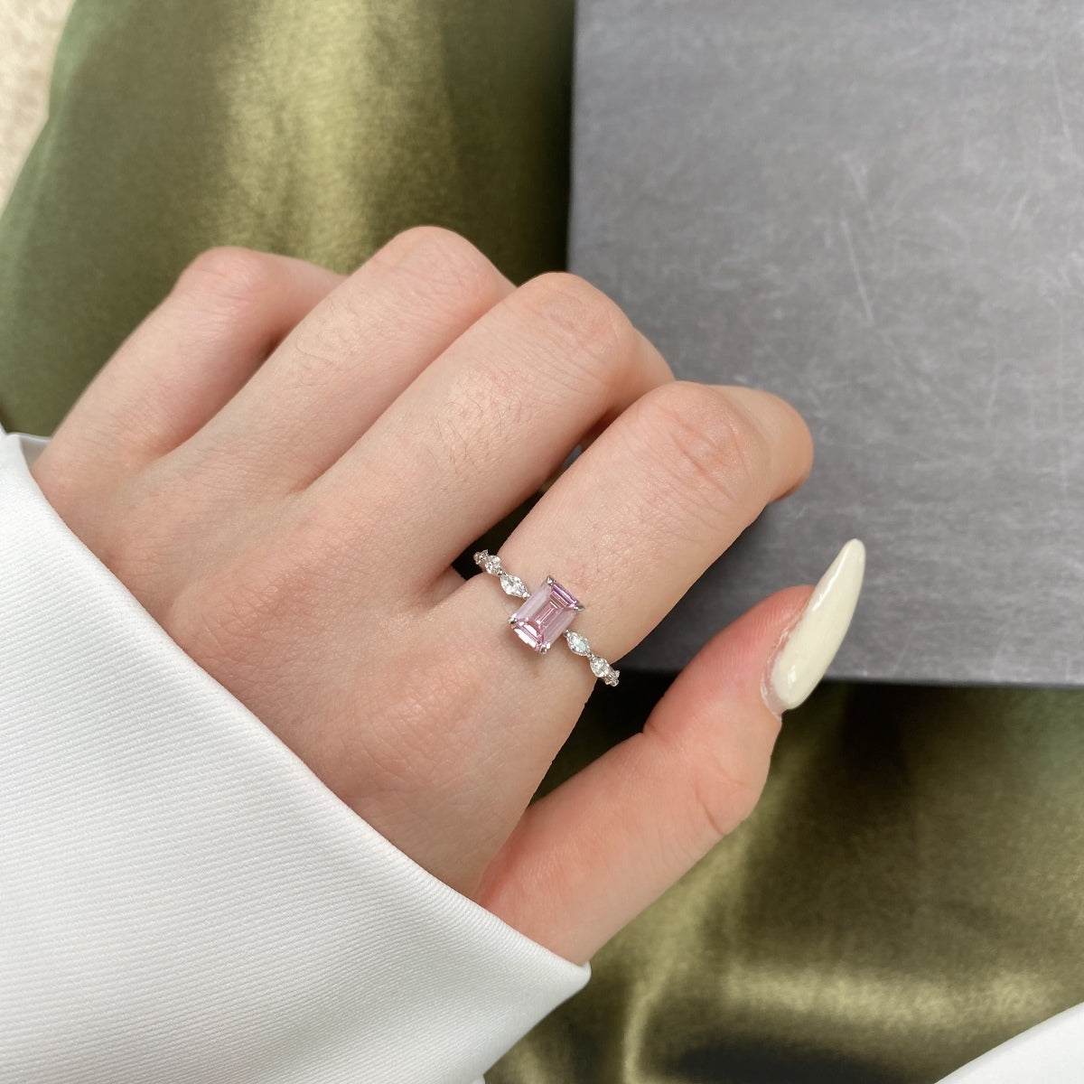 [Clover Jewelry]1.0 Carat Dainty Resplendent Radiant Cut Daily Ring