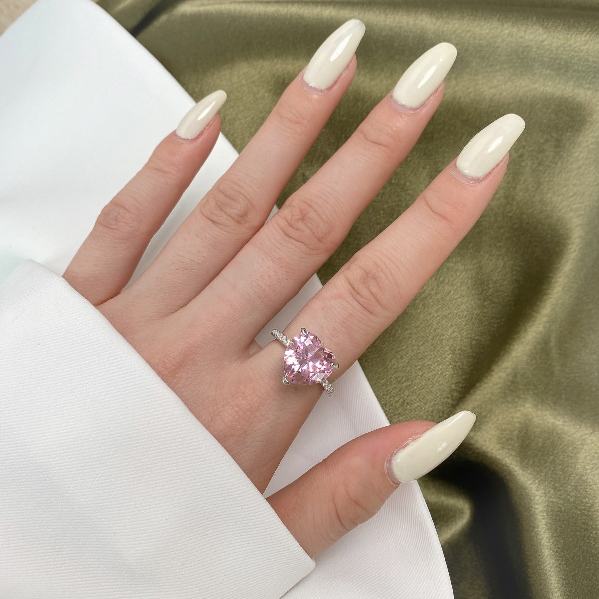 [Clover Jewelry]6.0 Carat Luxurious Sparkling Romantic Heart Cut Lover Ring