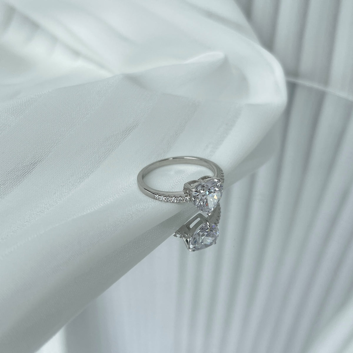 [Clover Jewelry]2.0 Carat Dazzling Lustrous Heart Cut Lover Ring