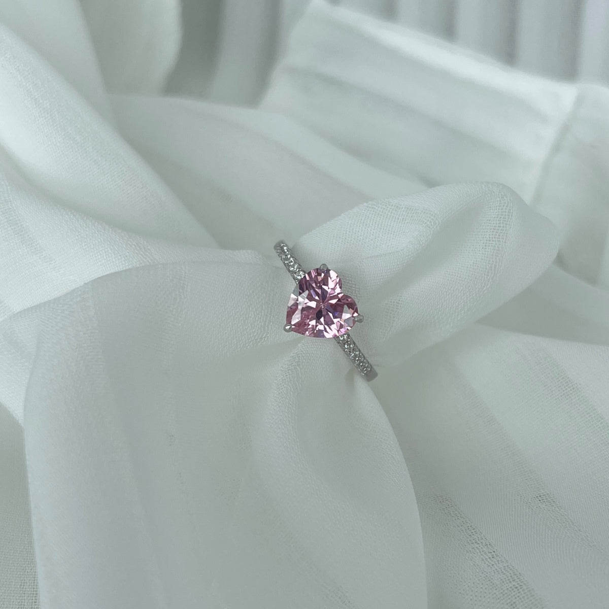 [Clover Jewelry]2.0 Carat Dazzling Lustrous Heart Cut Lover Ring