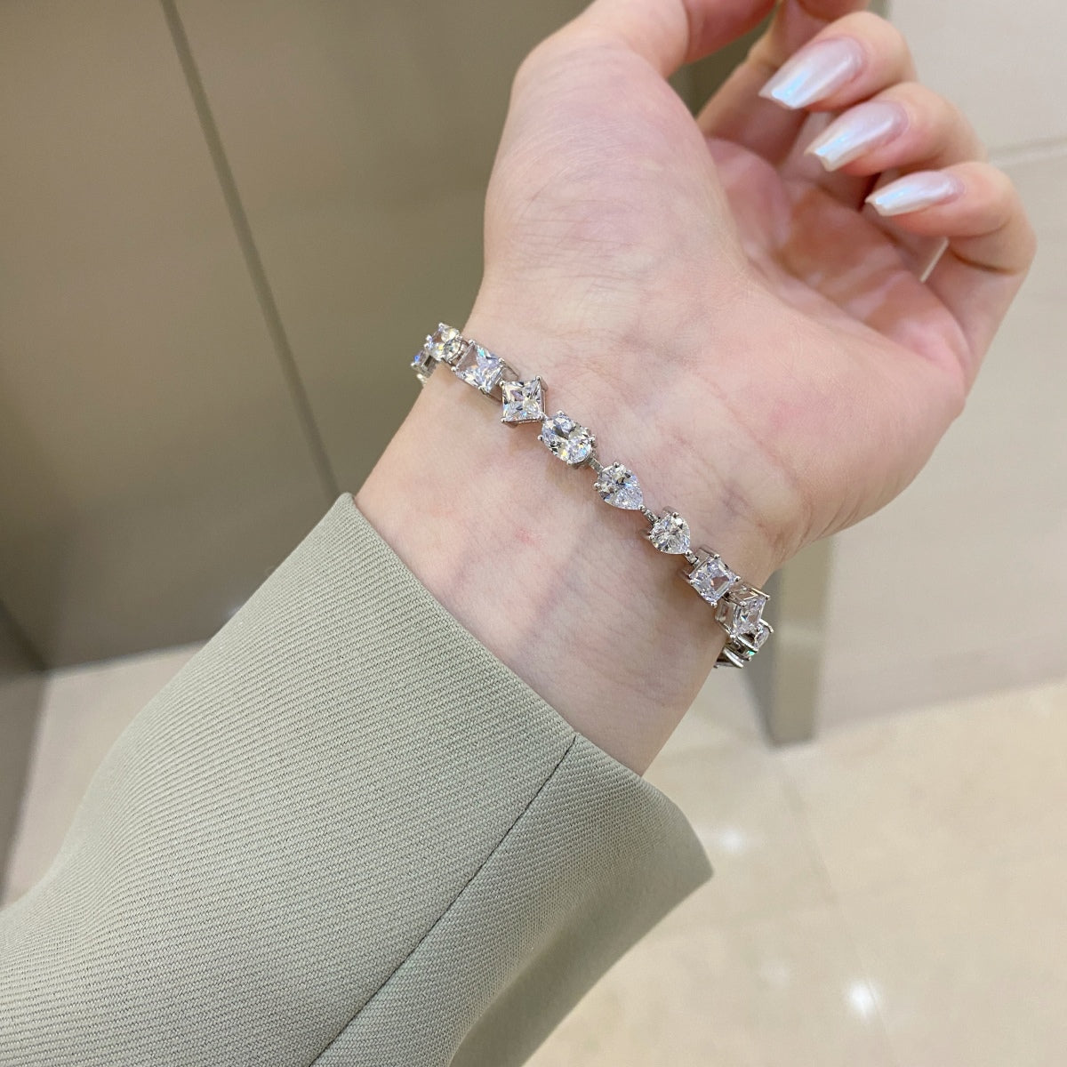 [Clover Jewelry]Unique Exquisite Multi Cut Daily Bracelet