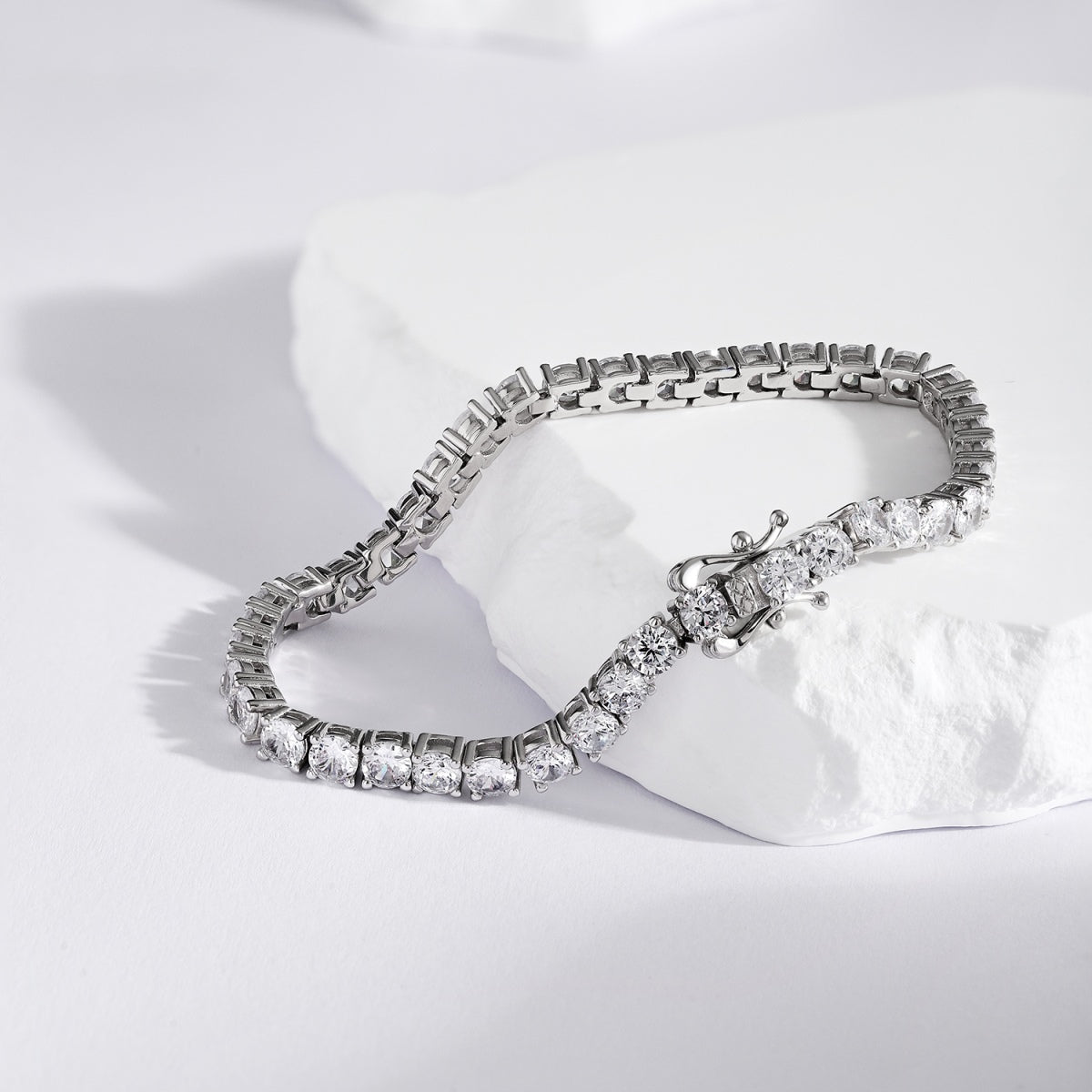 [Clover Jewelry]Luxurious Ornate Round Cut Tennis Bracelet