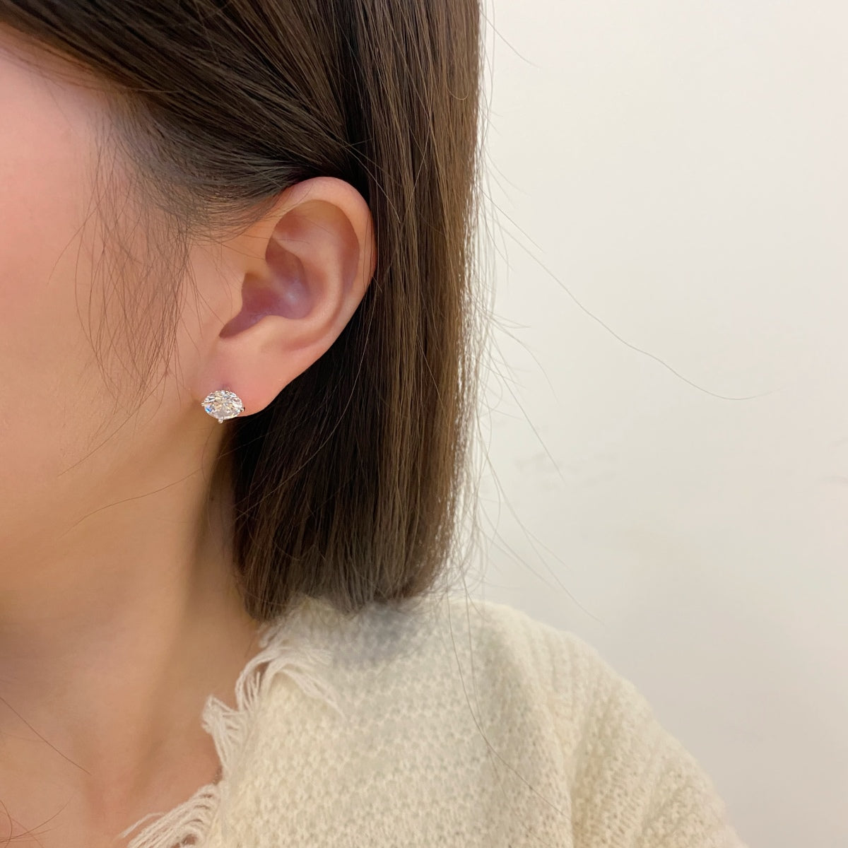 [Clover Jewelry]Stylish Shiny Round Center Stone Stud Earrings