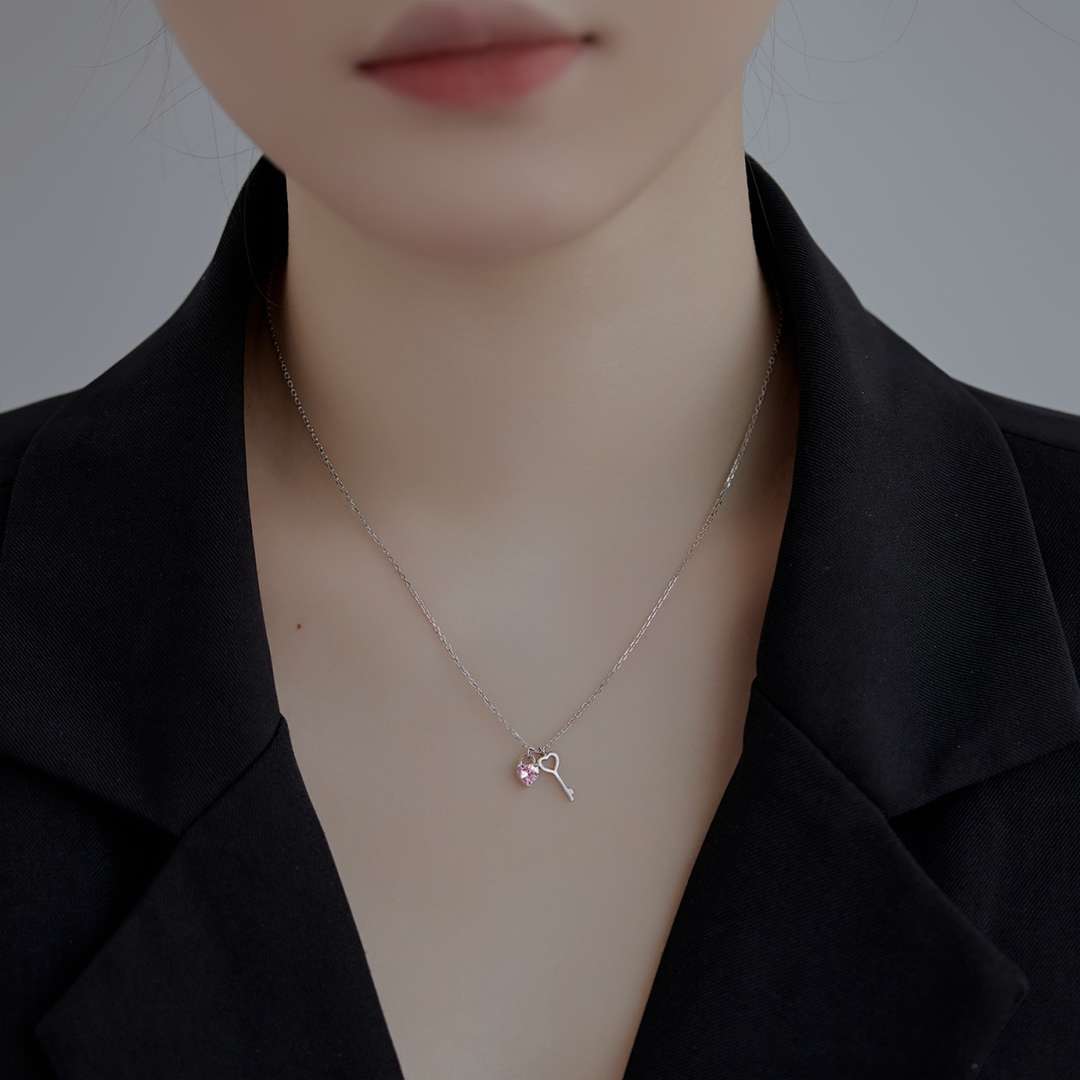 [Clover Jewelry]Unique Heart Shape Key Pendent Necklace