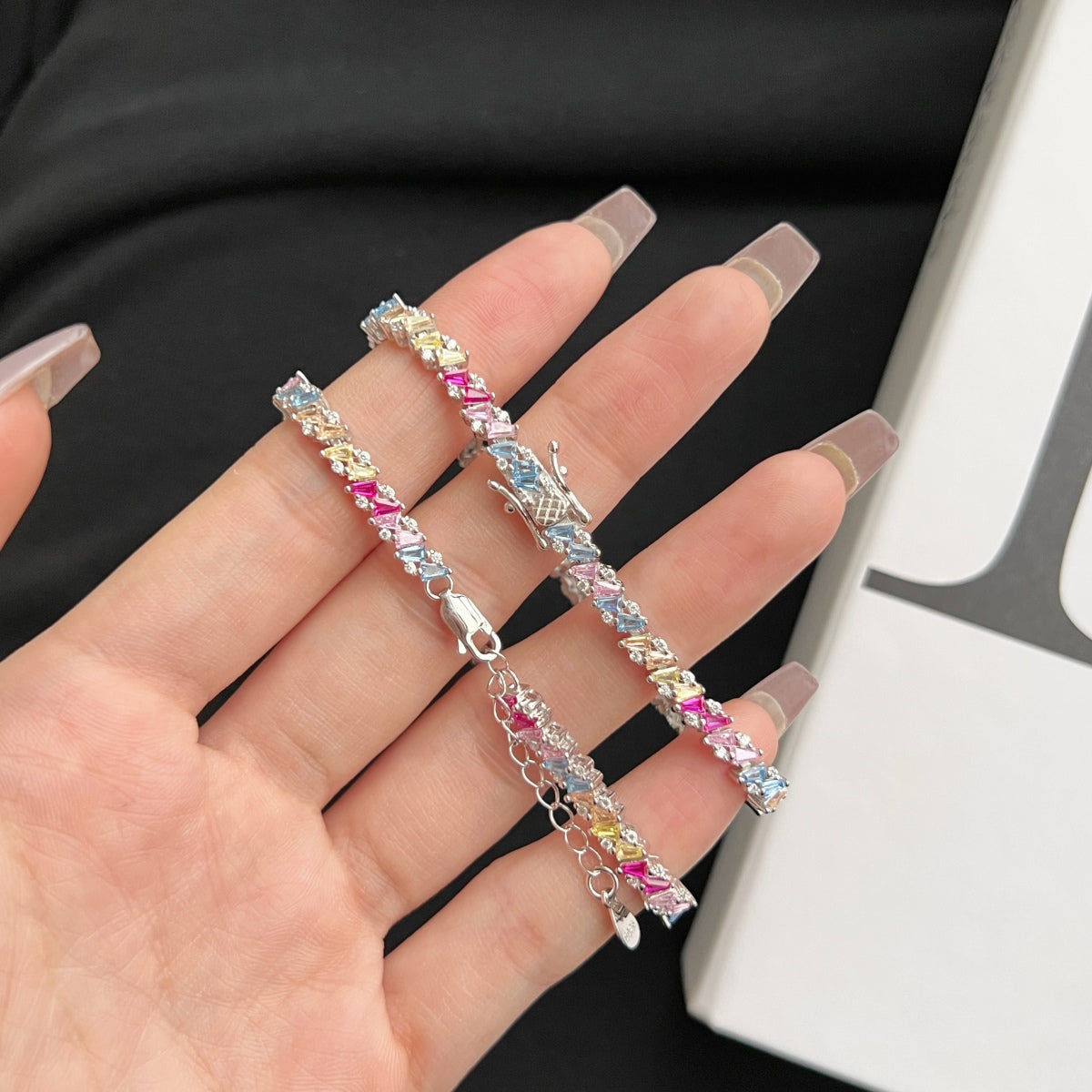 [Clover Jewelry]Ornate Sparkling Multi Cut Party Bracelet