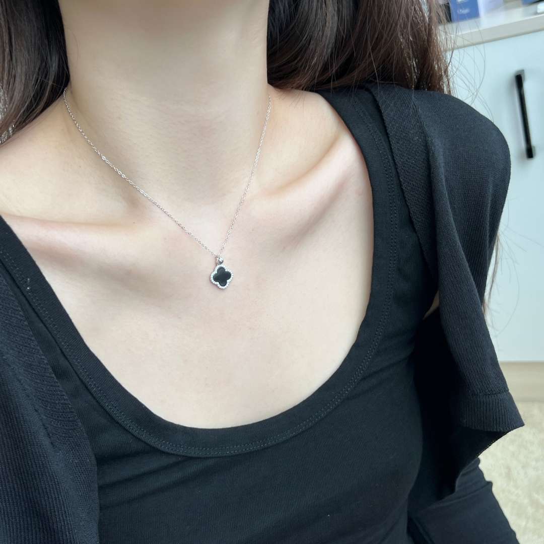 [Clover Jewelry]Dainty Flower Shape Necklace