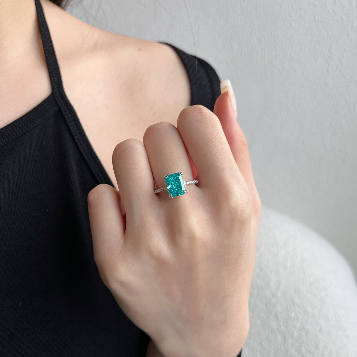 [Clover Jewelry]4.0 Carat Luxurious Engagement Ring