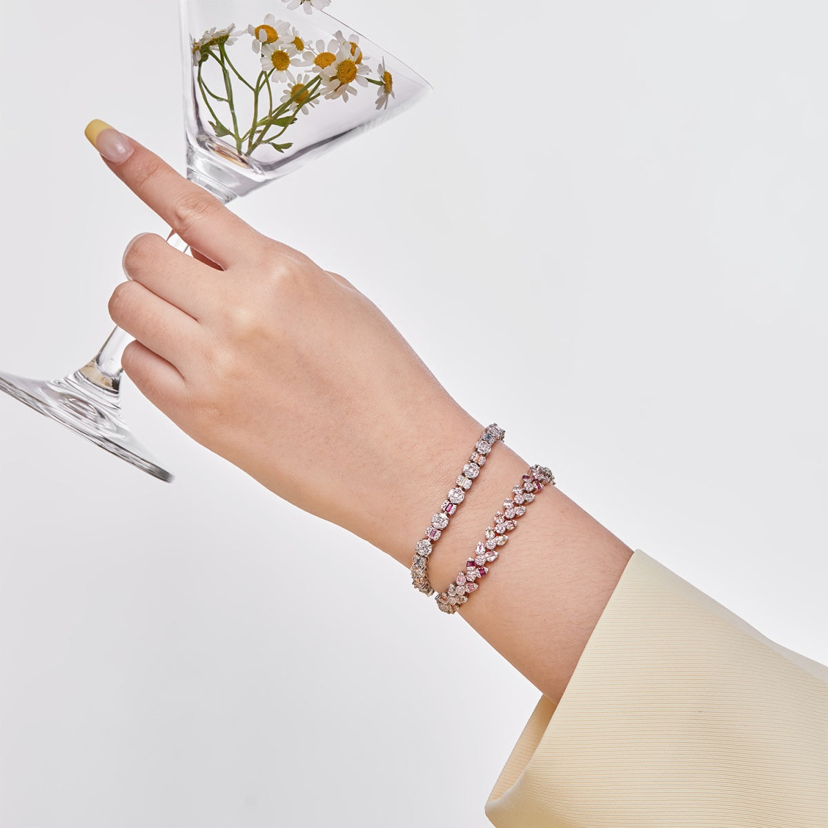 [Clover Jewelry]Dainty Exquisite Flower Shape Daily Bracelet